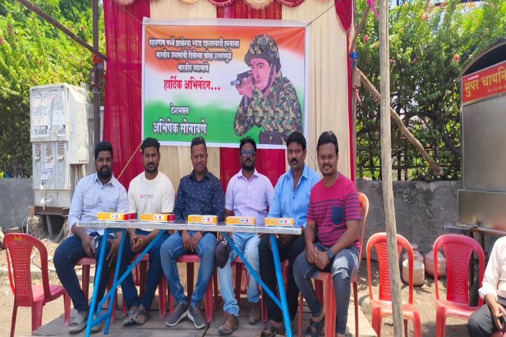 पहलगाममधील दहशतवादी हल्ल्याचा बदला घेतल्यामुळे सोलापुरात जल्लोष.... 